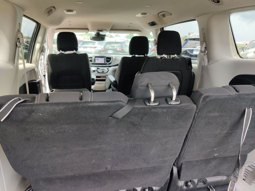 2023 Chrysler Voyager LX
