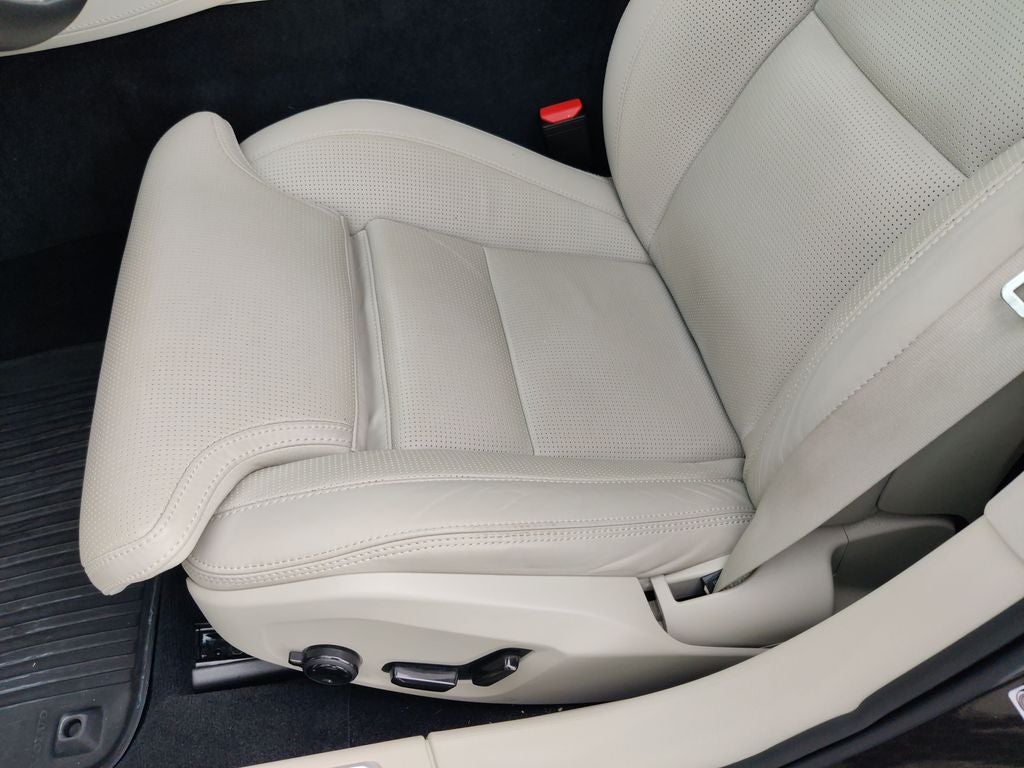 2025 Volvo V90 Cross Country B6