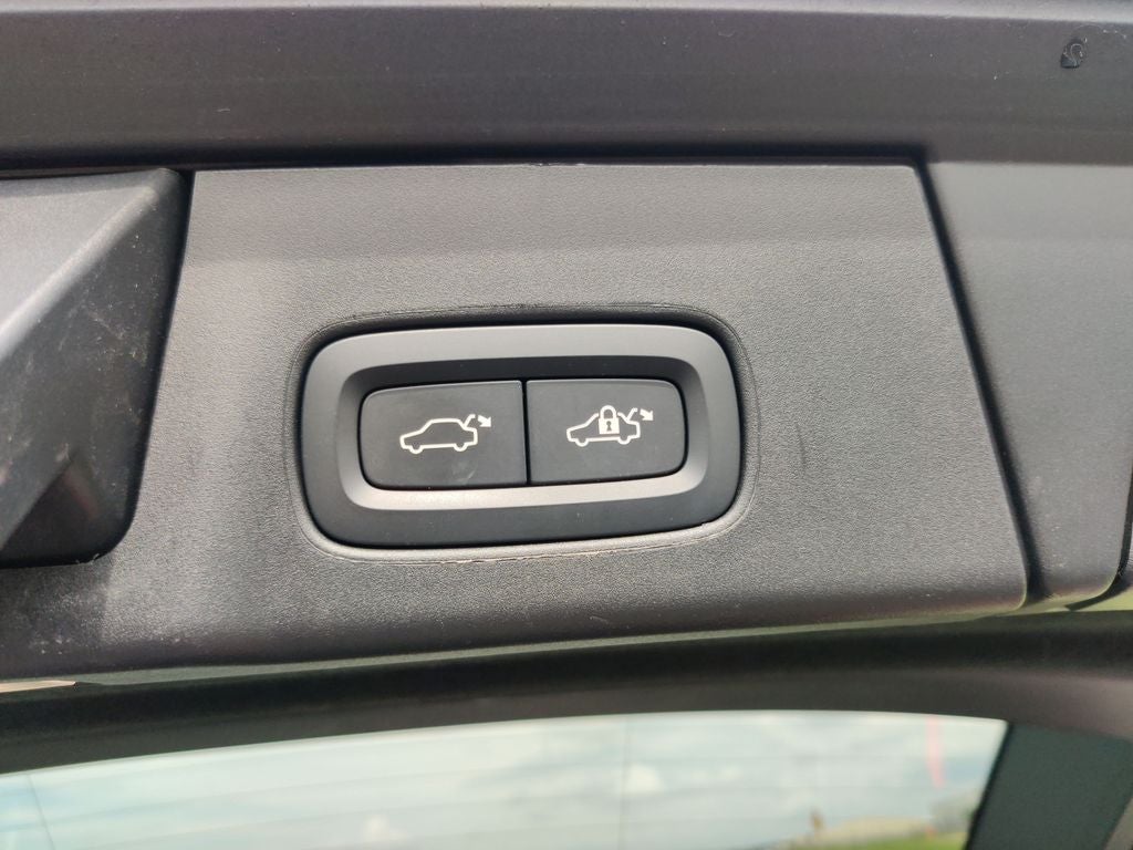 2025 Volvo V90 Cross Country B6