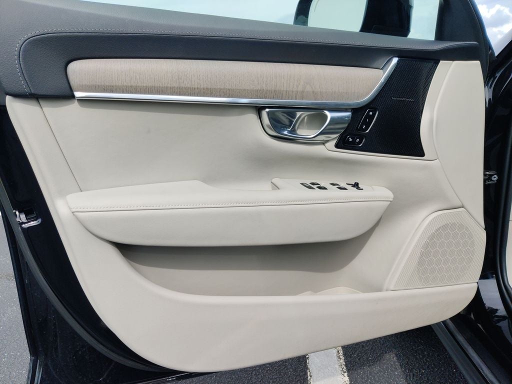 2025 Volvo V90 Cross Country B6