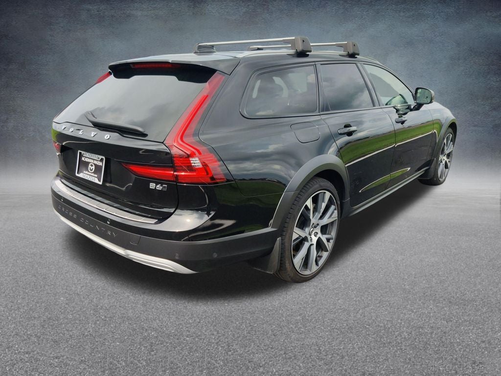 2025 Volvo V90 Cross Country B6