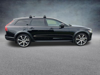 2025 Volvo V90 Cross Country B6