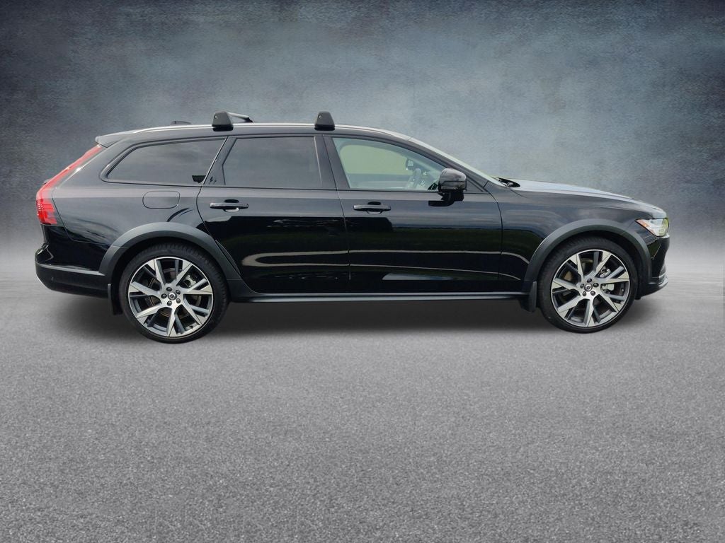 2025 Volvo V90 Cross Country B6