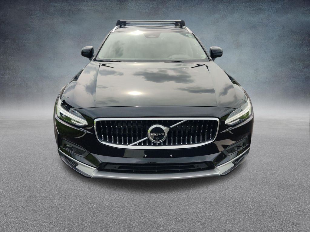 2025 Volvo V90 Cross Country B6